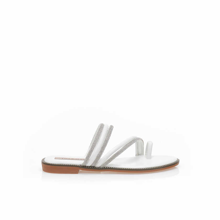Sandale albe cu barete multiple din imitație de piele și strasuri și design cu inel