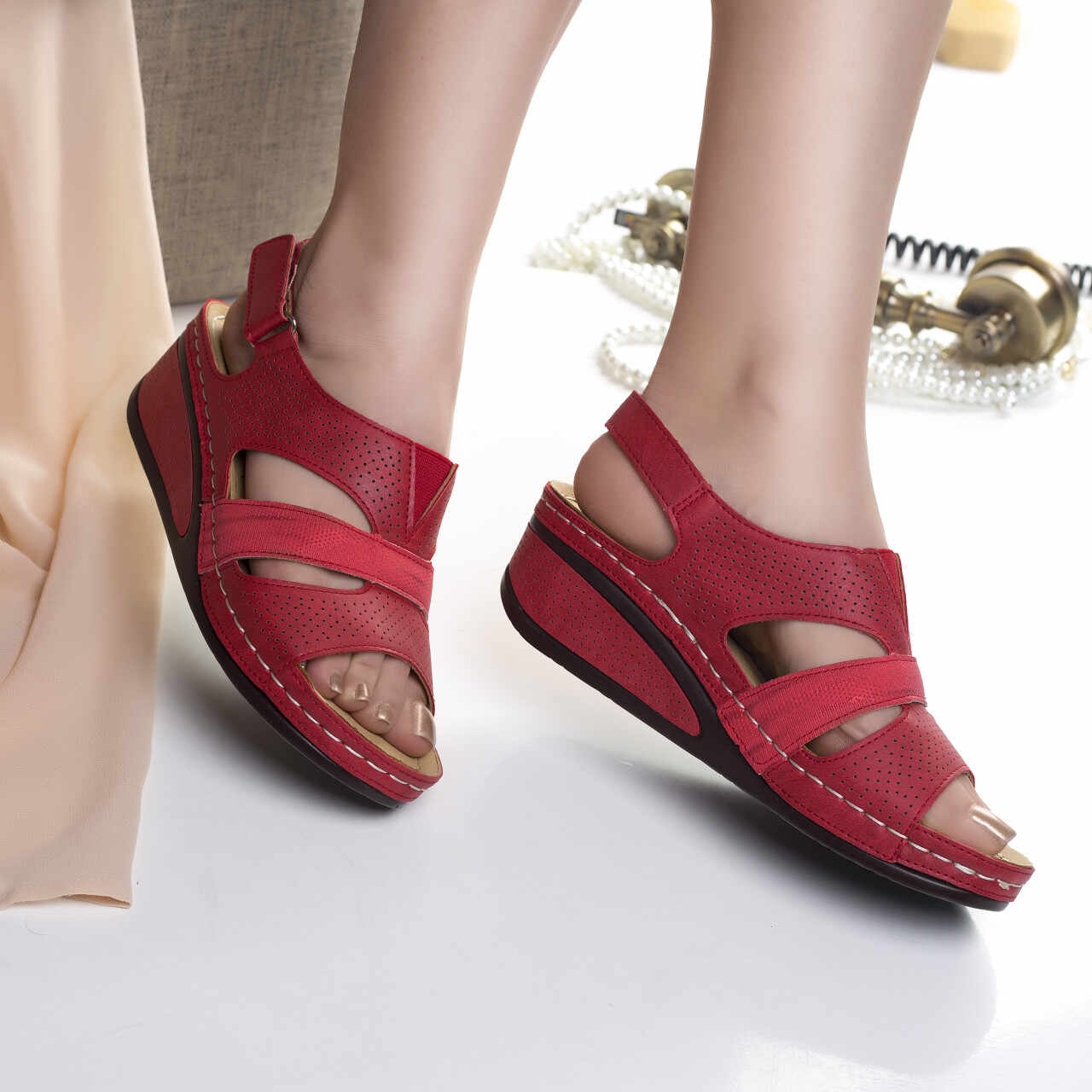 sandale dama cu platforma rosii din piele ecologica trifa